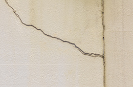 外壁のひび割れ